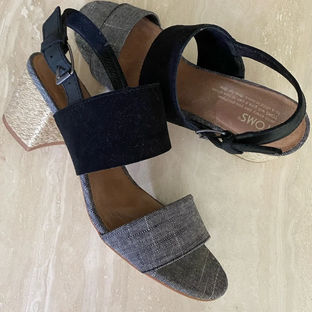 TOMS SUEDE / CHAMBRAY SANDALS